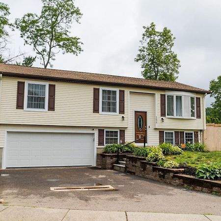 New! Updated Mystic Home W/ Sauna, Hot Tub & Deck المظهر الخارجي الصورة
