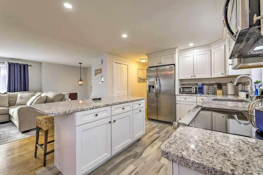 New! Updated Mystic Home W/ Sauna, Hot Tub & Deck المظهر الخارجي الصورة