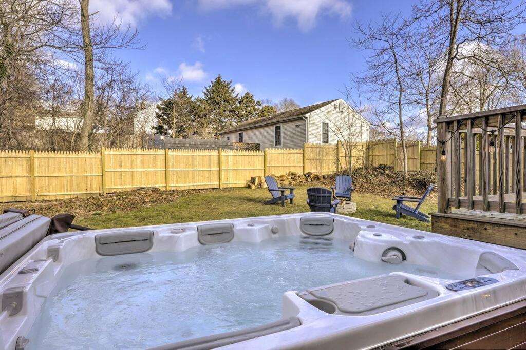 New! Updated Mystic Home W/ Sauna, Hot Tub & Deck المظهر الخارجي الصورة