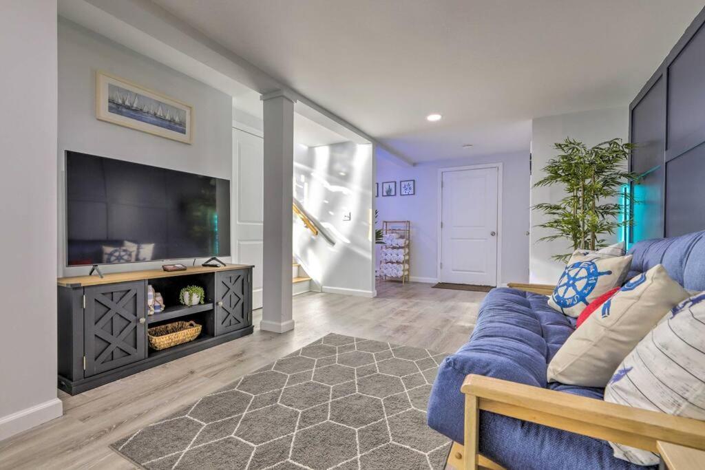 New! Updated Mystic Home W/ Sauna, Hot Tub & Deck المظهر الخارجي الصورة