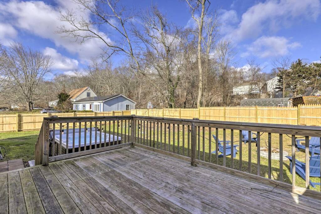 New! Updated Mystic Home W/ Sauna, Hot Tub & Deck المظهر الخارجي الصورة