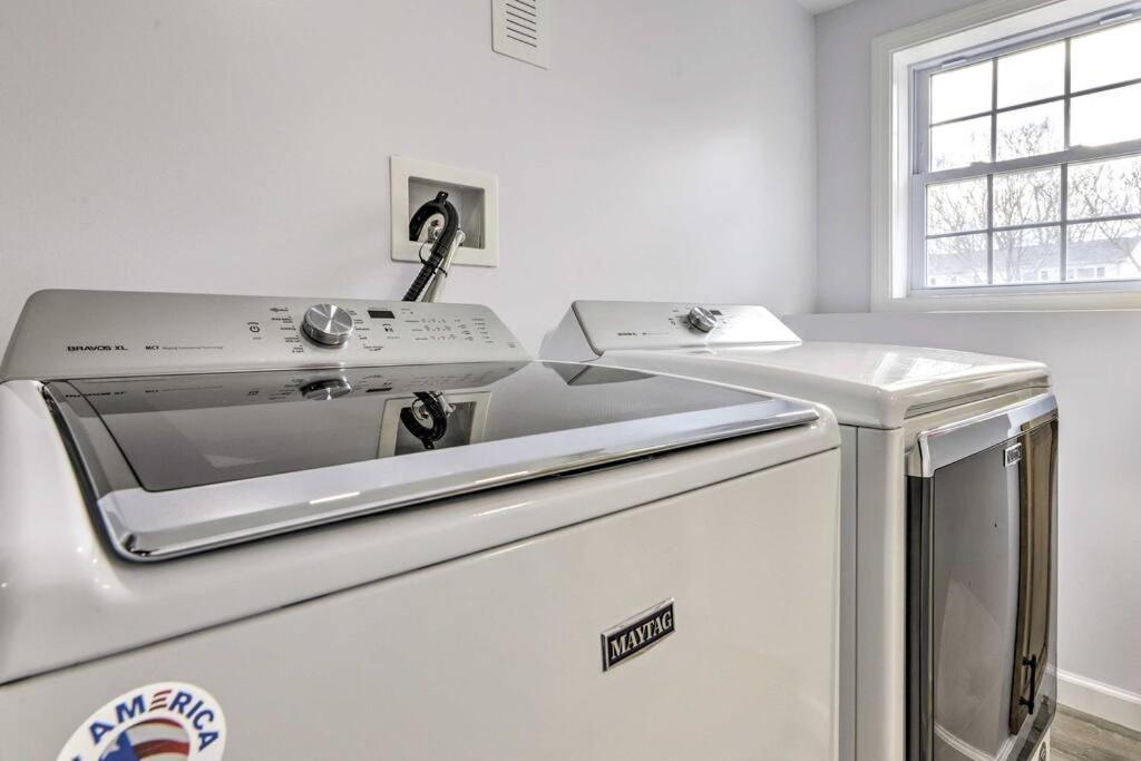 New! Updated Mystic Home W/ Sauna, Hot Tub & Deck المظهر الخارجي الصورة