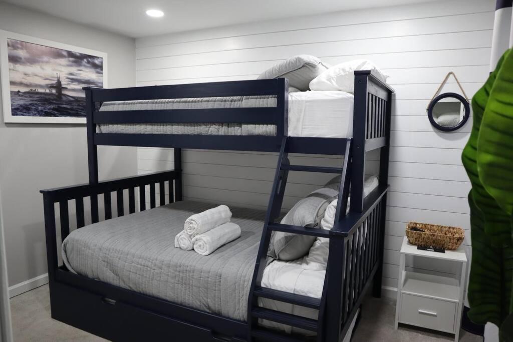 New! Updated Mystic Home W/ Sauna, Hot Tub & Deck المظهر الخارجي الصورة