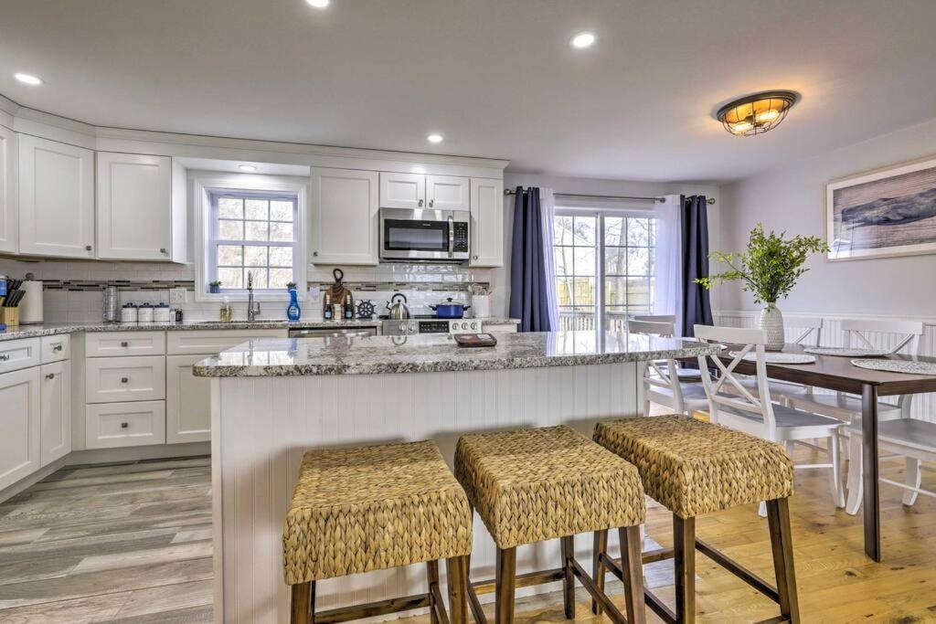 New! Updated Mystic Home W/ Sauna, Hot Tub & Deck المظهر الخارجي الصورة