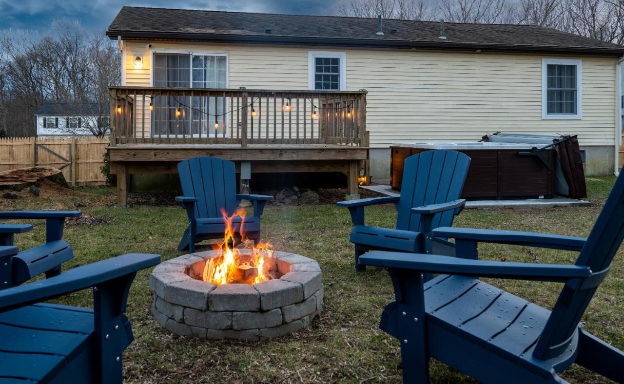 New! Updated Mystic Home W/ Sauna, Hot Tub & Deck المظهر الخارجي الصورة