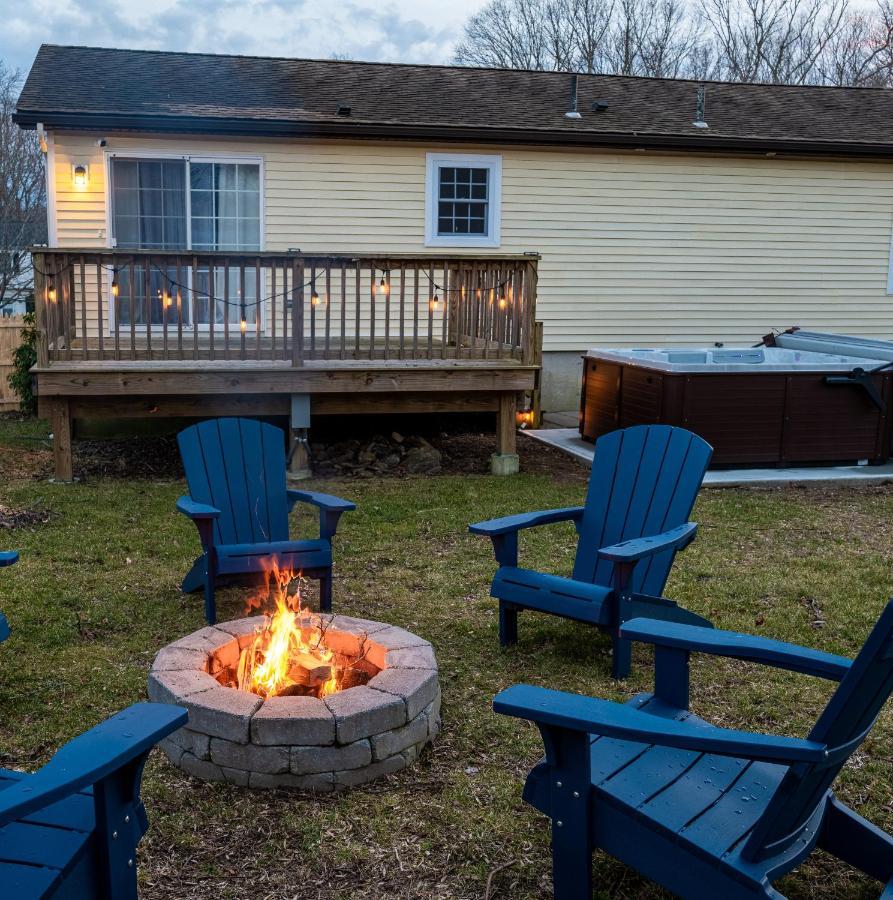 New! Updated Mystic Home W/ Sauna, Hot Tub & Deck المظهر الخارجي الصورة