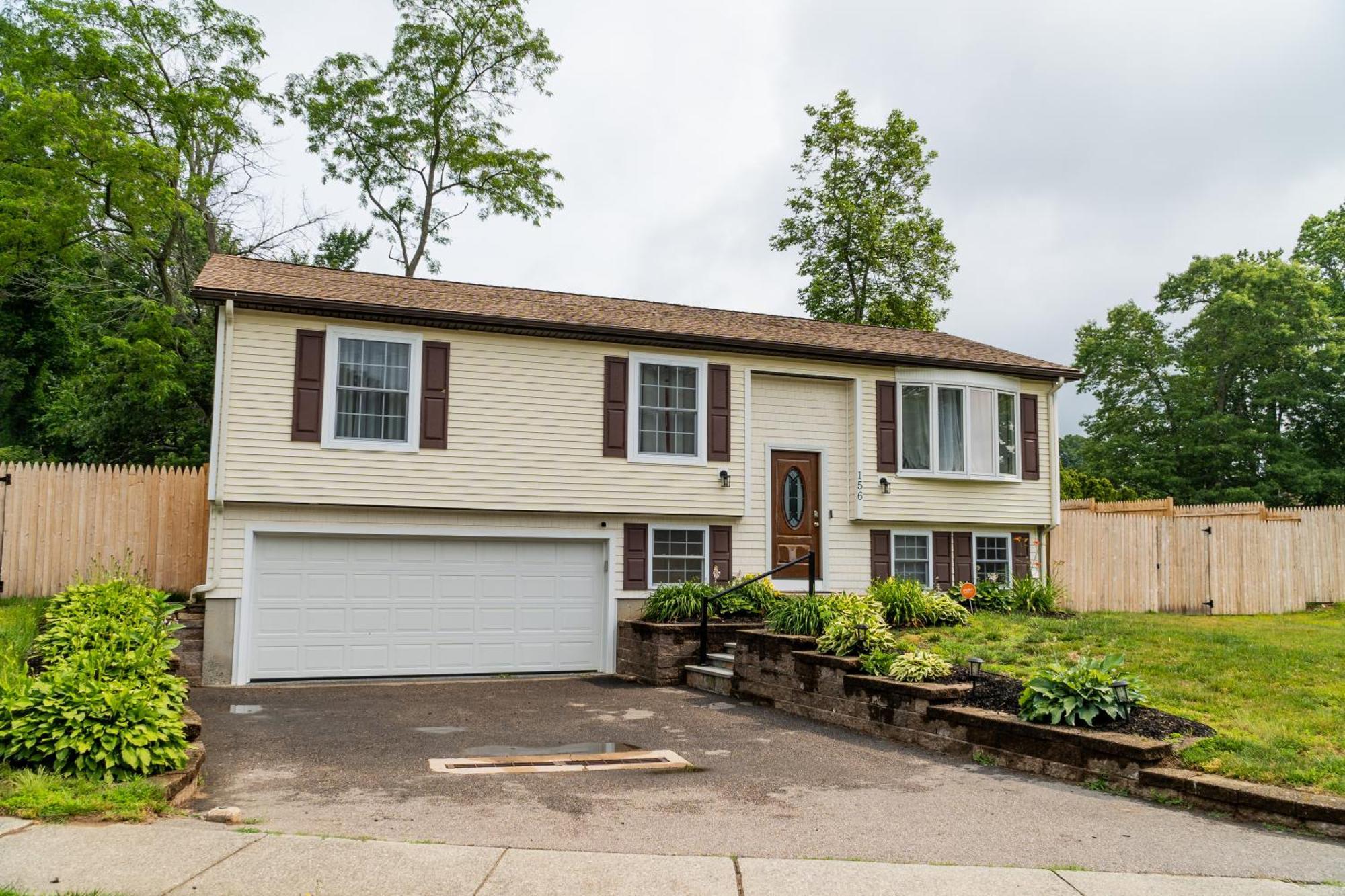 New! Updated Mystic Home W/ Sauna, Hot Tub & Deck المظهر الخارجي الصورة