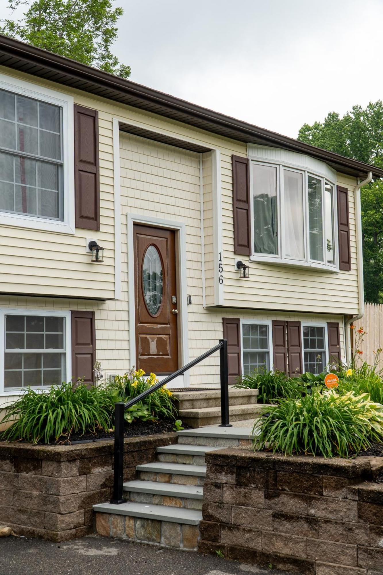 New! Updated Mystic Home W/ Sauna, Hot Tub & Deck المظهر الخارجي الصورة